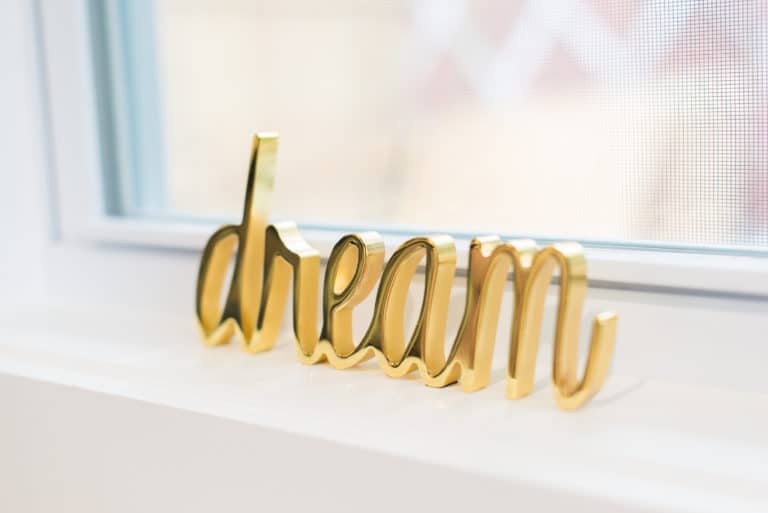 How to create a financial goals vision board in 2024.