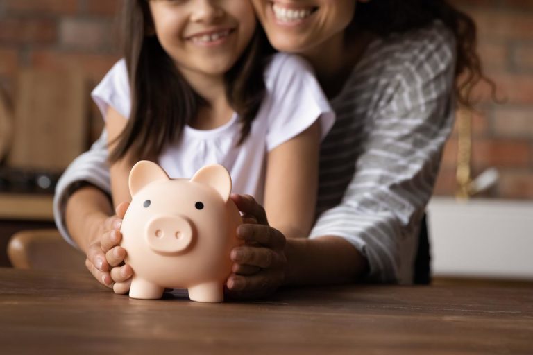 piggy banks teach kids financial literacy