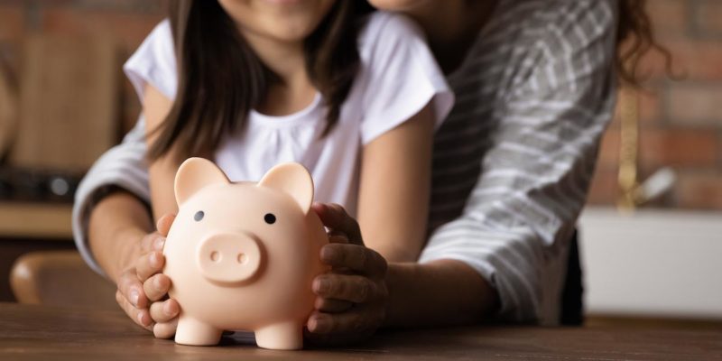 piggy banks teach kids financial literacy